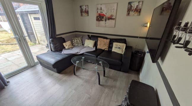 Searching for 2 new housemates in existing house Main Photo