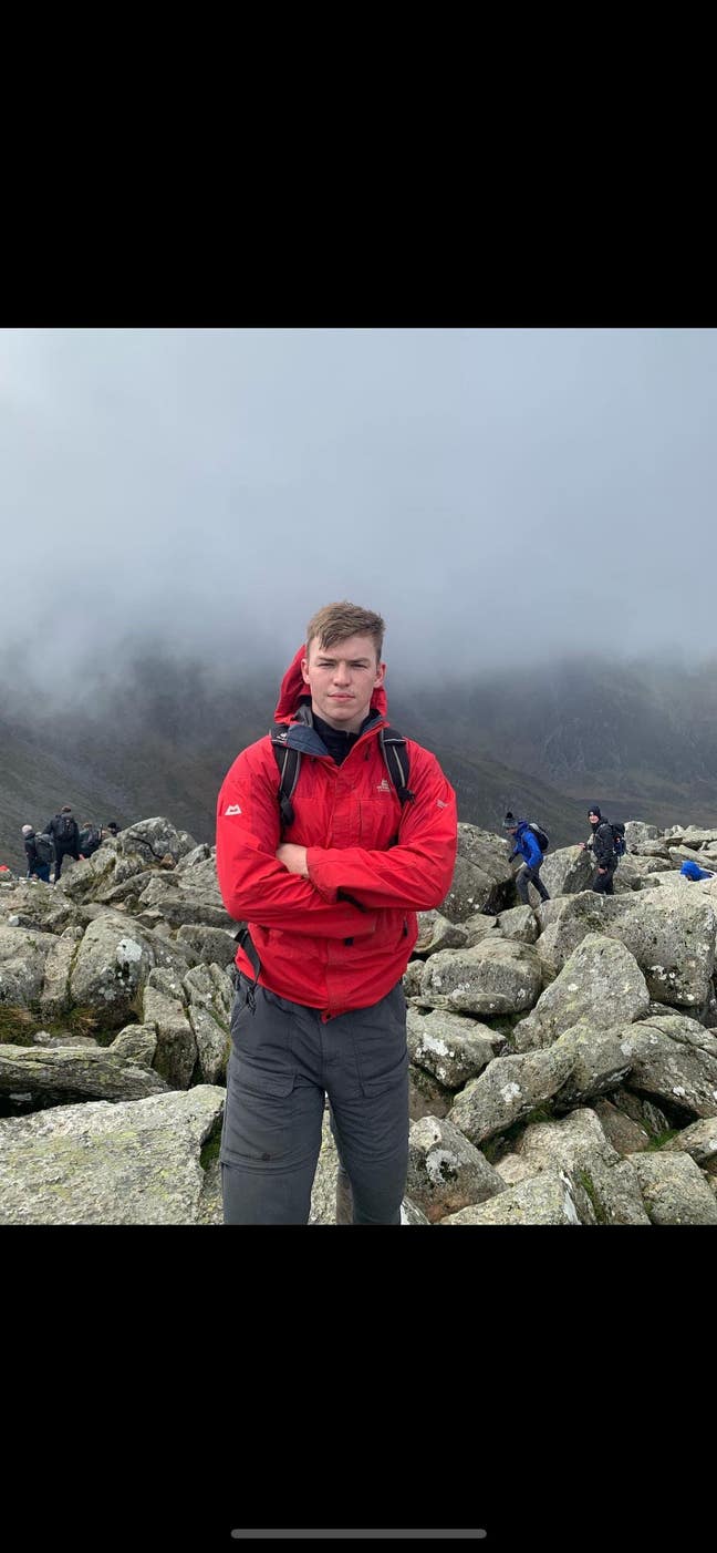 Paramedic looking for a double room or house share Main Photo