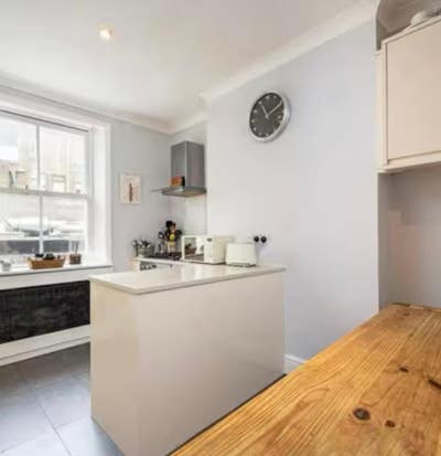 Two bedroom flat with roof terrace Main Photo