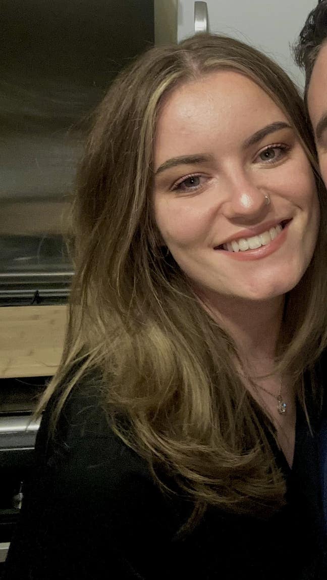27 year old student seeks a single or double room Main Photo