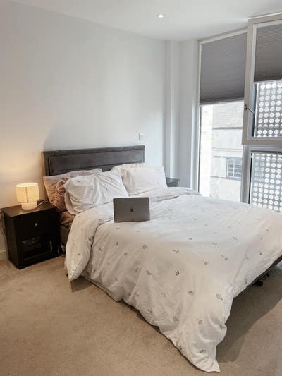 En-suite room available for maximum of 1 year Main Photo