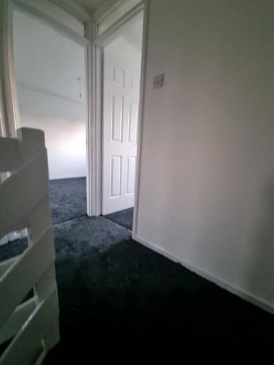 3 bedroom Crawley  Main Photo