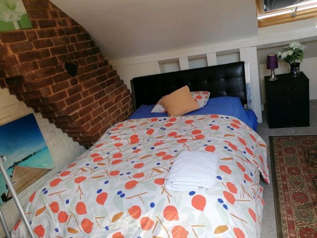 Single room in friendly home Main Photo