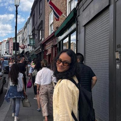 I am a professional female aged 23, looking f... Main Photo