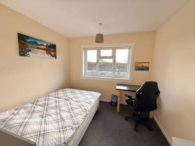 Private Room for Rent in 2-Bedroom Flat Main Photo