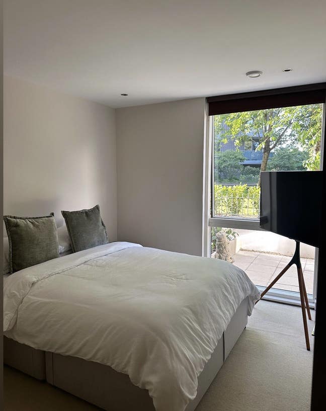 Double Room with private bathroom GWQ - Brentford Main Photo