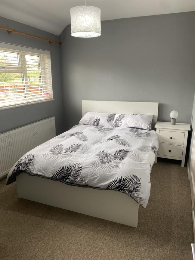 Double Bedroom with hot tub in garden.  Main Photo