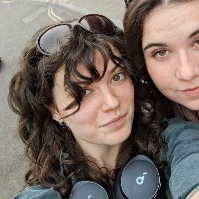 Looking for a room/ flatmates(s) Main Photo