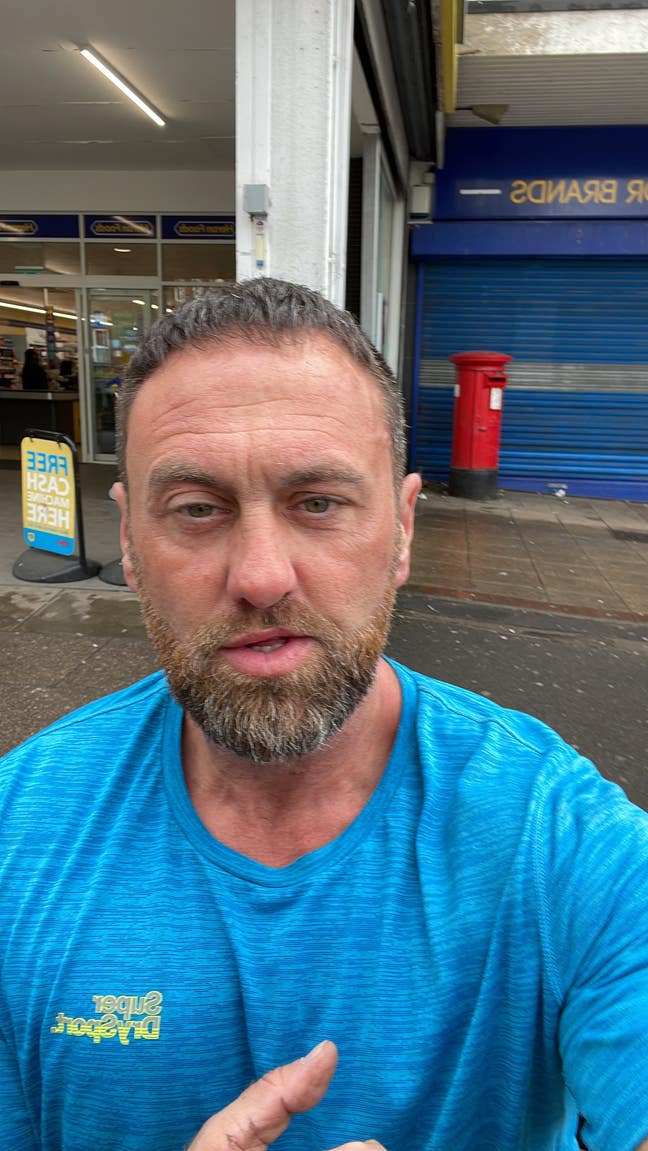 I am a professional male aged 44. I am lookin... Main Photo