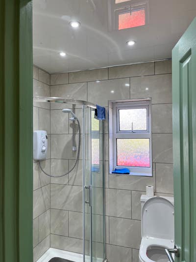 Large Double Room with Private Bathroom  Main Photo