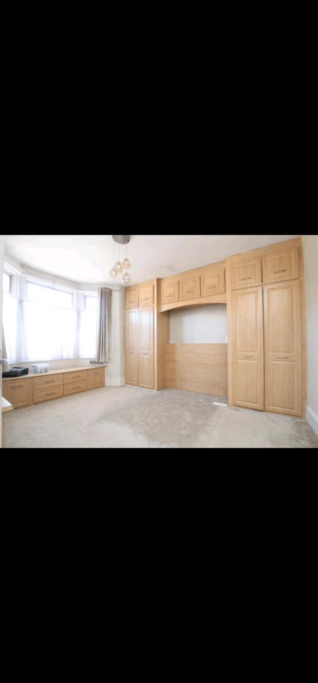 Spacious fully furnished double rooms available  Main Photo