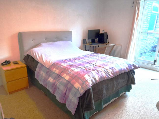 Huge double room in Stylish house 5 mins  station Main Photo