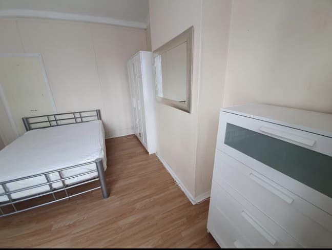 Lovely furn large room in a wonderful house share  Main Photo