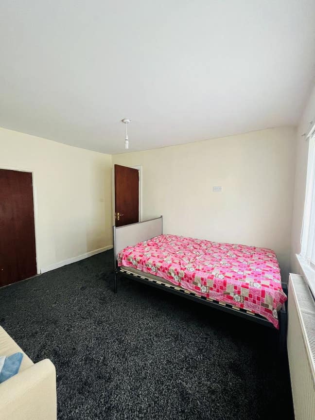 Room available near edge lane shopping centre  Main Photo
