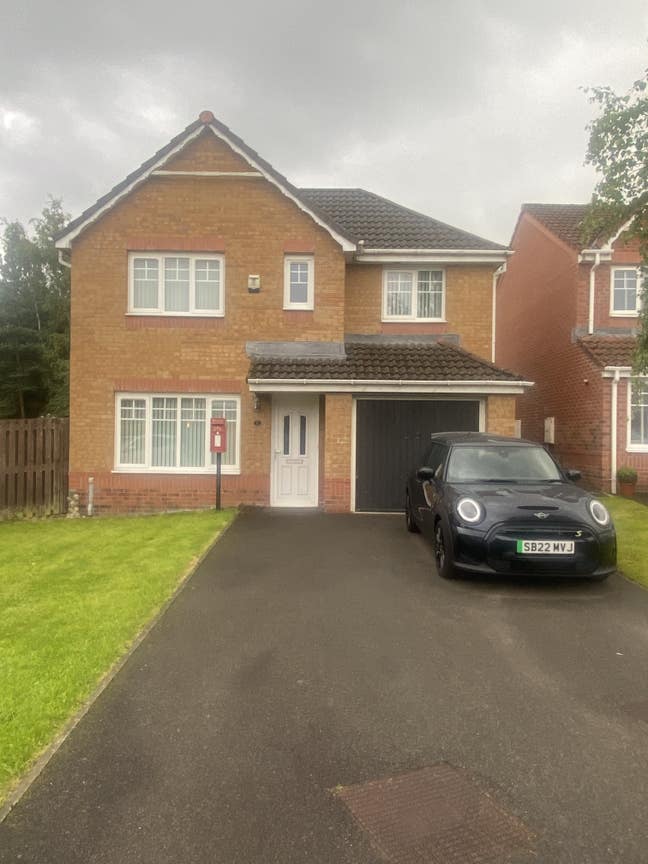 Single and double room to let.  Main Photo