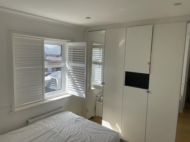 Furnished double/single Room for Rent Main Photo