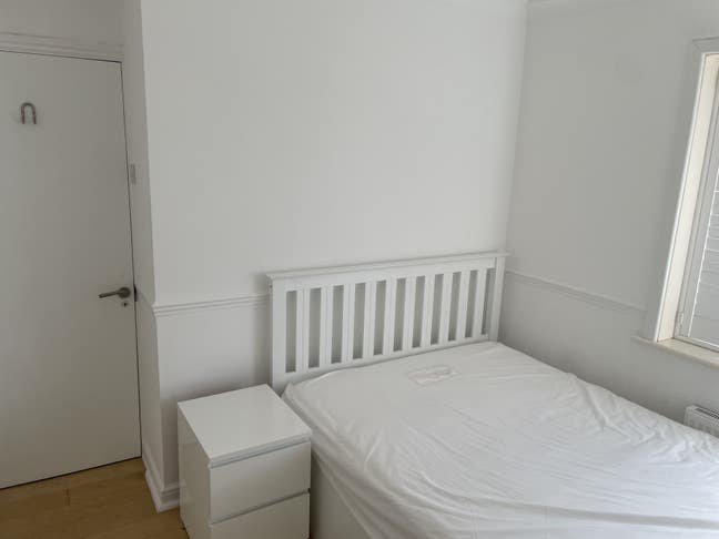 Furnished double/single Room for Rent Main Photo