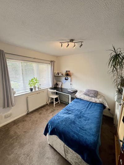 Large Double Room in Peaceful House Share Main Photo