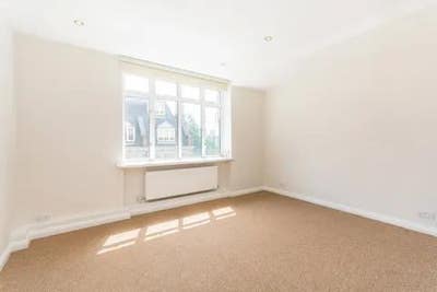 2 Bedroom Flat Next to Warren Street Station  Main Photo