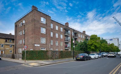 Gorgeous 2 Bed Apartment near Bromly By Bow E3 Main Photo
