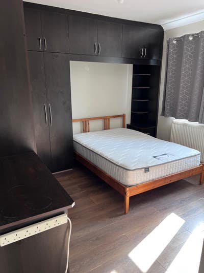 Double room available in feltham  Main Photo