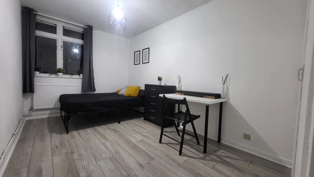 Last Rooms with Lounge 10min to Tower hill !! Main Photo