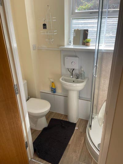 2bedroom furnished apartment with bills inclusive  Main Photo