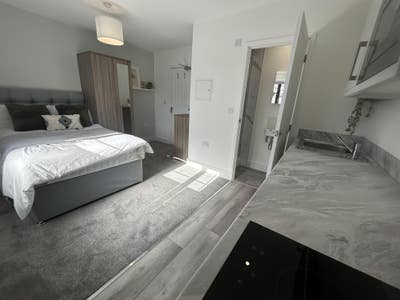 🚨Recently Refurbished City Centre Studio🚨 Main Photo