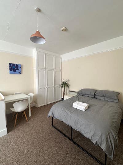 Ground floor studio two minutes from Wimbledon stn Main Photo