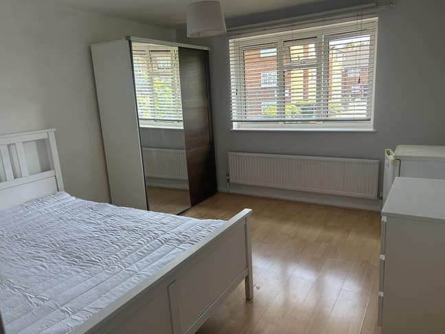 Huge Double Room Available Main Photo