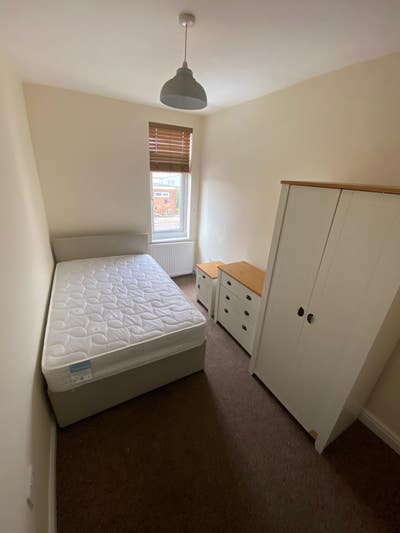 XL Ensuite Room for just £450  includes all bills Main Photo