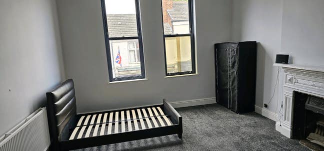 Flexible terms, rooms suitable for 2 people. Main Photo