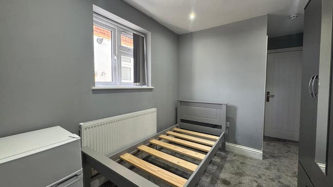 Single Bedroom with Ensuite, Bills Included! Main Photo