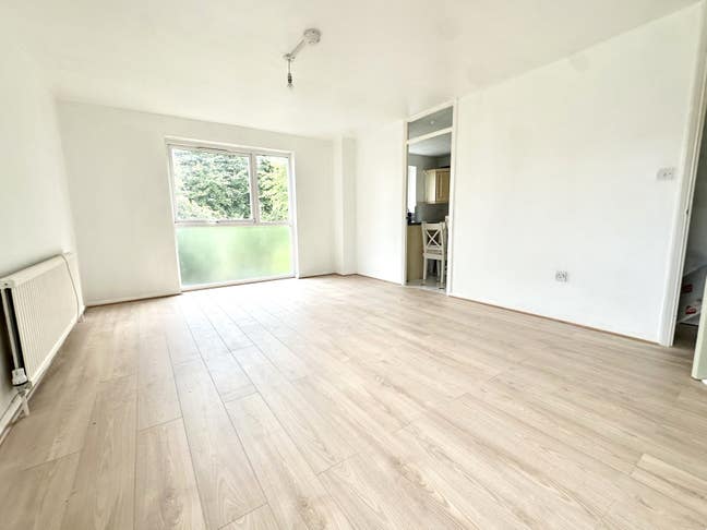 ***Two Bedroom Flat To Rent, EN5*** Main Photo