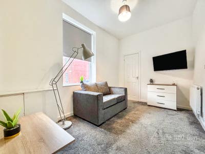 Oldham Modern Rooms To Rent - Good Transport Links Main Photo