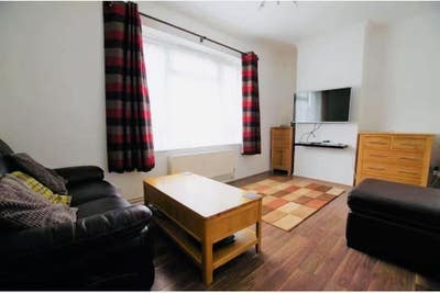 One bed bungalow in sought after location  Main Photo