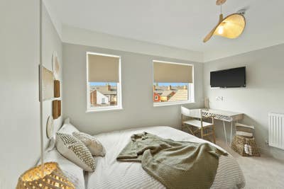 Fully Furnished Ensuite Room - Great Location Main Photo
