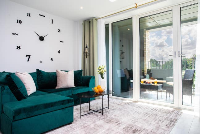 New Modern ENsuite room/4 min DLR/Rooftop Terrace Main Photo