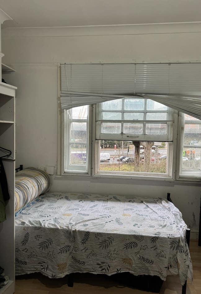 Vacant Room for two Main Photo