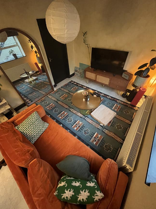 Cozy Room Available near Victoria Park! Main Photo