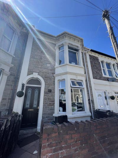 Rooms available in 4-bed House near St George Park Main Photo