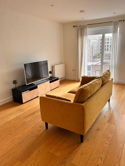  Double Bedroom with separate bathroom Greenwich Main Photo