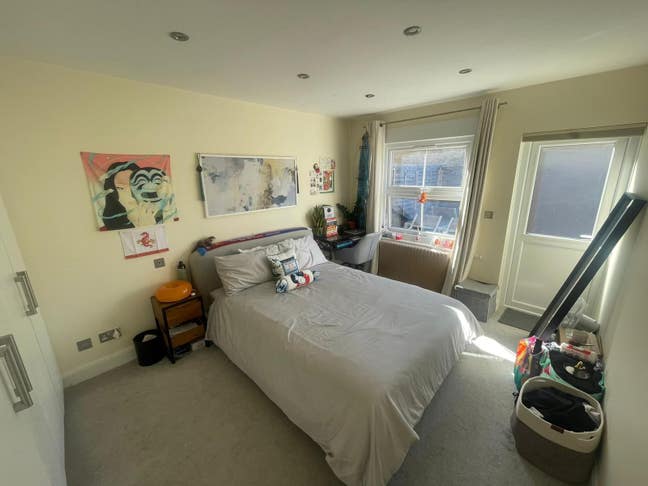 1 Bed in a 2 Bed Flat in Fulham Main Photo