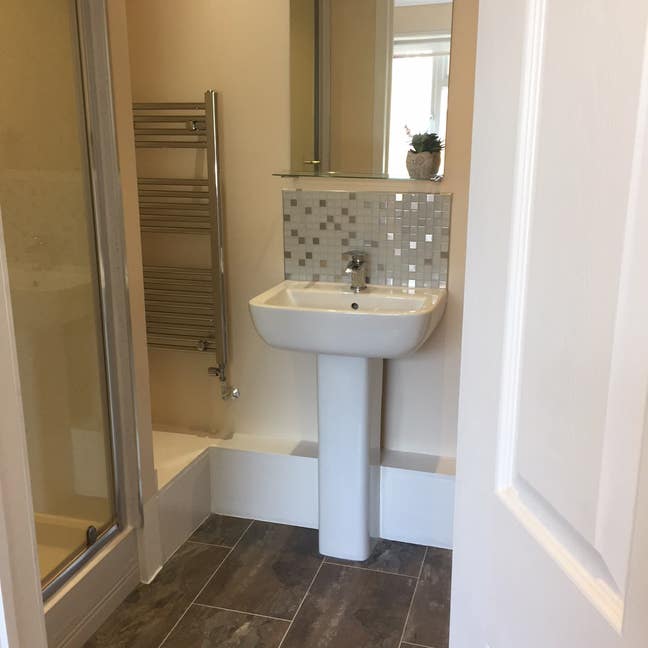 &pound;100 off 1st Month Rent - Bright ensuite room Main Photo