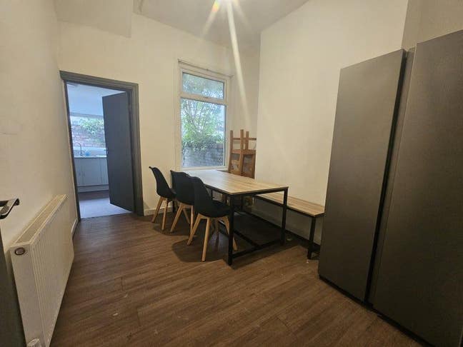 1 Single En-Suite Room Available In L17!  Main Photo