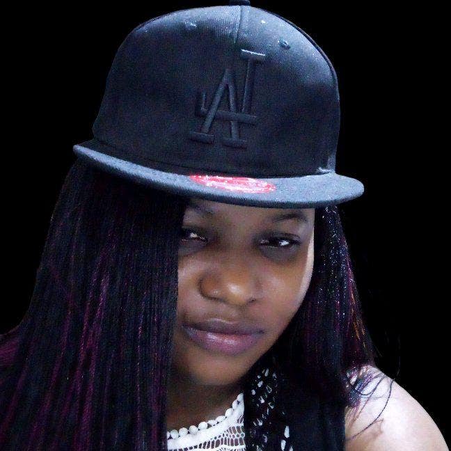 Looking for a room to rent or share with another f Main Photo