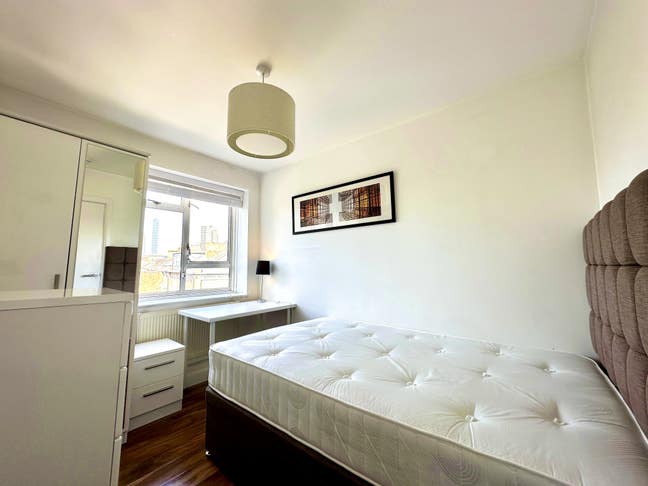 Double rm prof share 4bed F/F,bills,WIFI & cleaner Main Photo