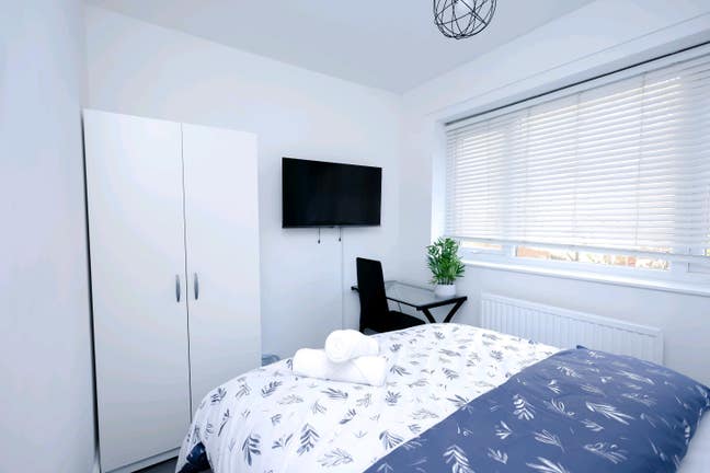 Exquisite 5-Bedroom Townhouse  Main Photo