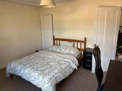 Large double room close to town center Main Photo