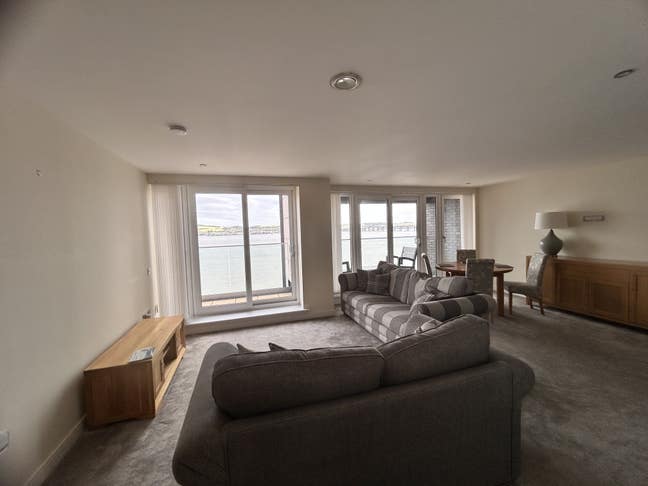 Bedroom available in flat overlooking Tay river Main Photo